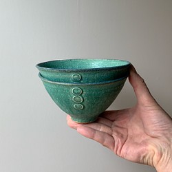 《送料無料 》青銅釉 ボタン付き ペア茶碗（２個セット） 1枚目の画像