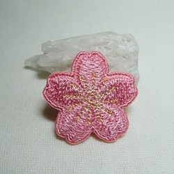 桜の刺繍帯留め 1枚目の画像