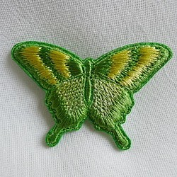グリーンとイエローのアゲハ蝶刺繍ブローチ 1枚目の画像