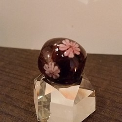 小さなガラス桜玉、赤紫系 1枚目の画像