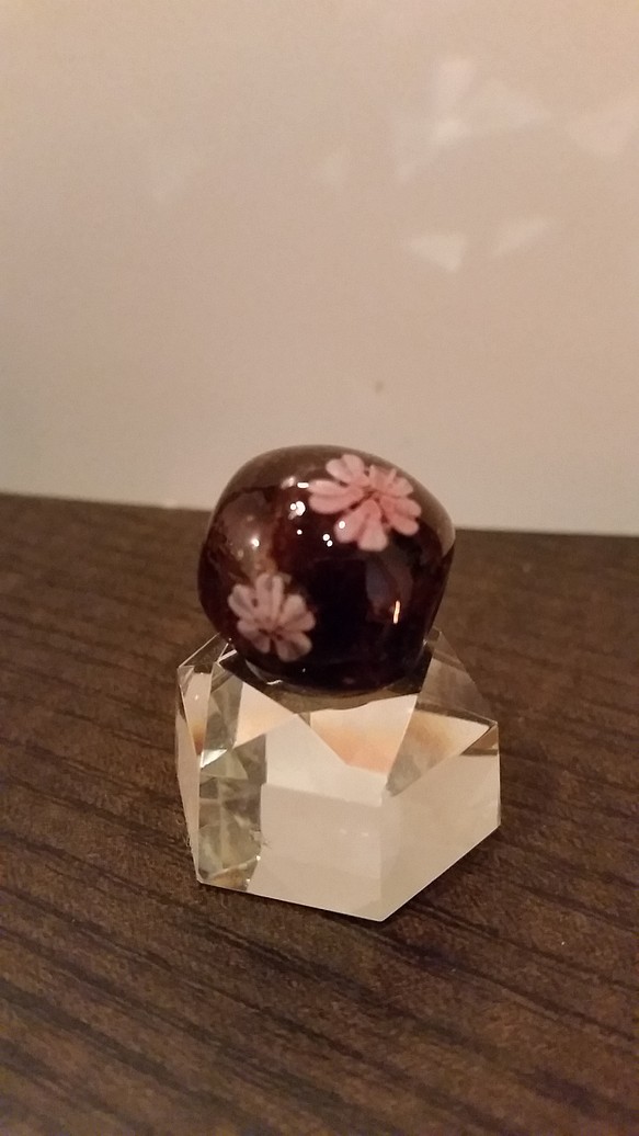 小さなガラス桜玉、赤紫系 1枚目の画像