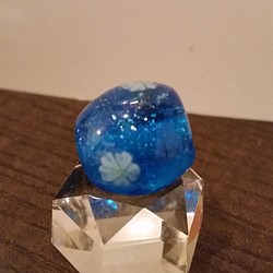 小さなガラスの桜玉、ブルー系2 1枚目の画像