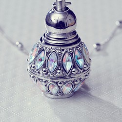 ネーヴジュエリーアテネミニ香水瓶のネックレス 1枚目の画像