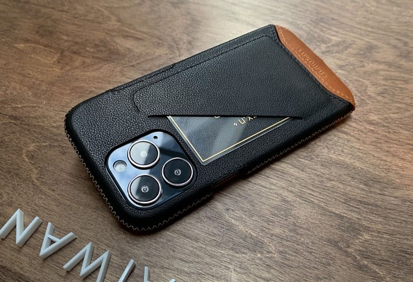iPhone 13ProMax 極簡系列全包覆皮革保護套 - 碳黑 第1張的照片