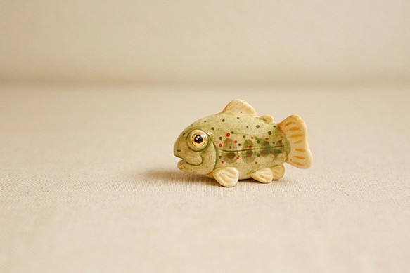 受注生産【中】陶器のあまご　みずみずしい川魚 1枚目の画像