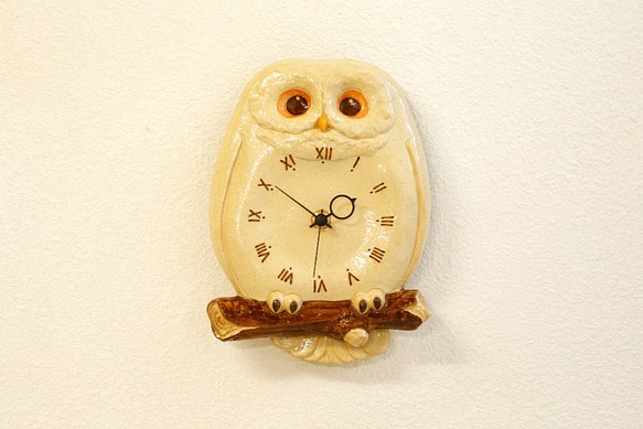美濃焼　愛嬌のある陶器のふくろうの掛け時計　陶器のインテリア時計