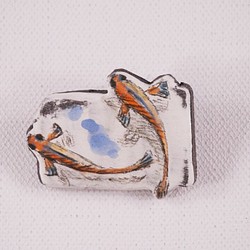 陶器ブローチ-ヒメダカの下絵付け 1枚目の画像