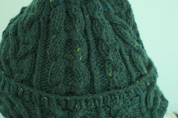 手編み★M〜L★グリーンの手編みツイード毛糸で編んだ深緑の三角とんがり帽子＃緑＃ 1枚目の画像