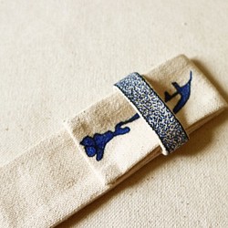 (畢業禮物預售中)圖騰胚布筷袋(可客製化文字)(藍色)(限量一件)(附送檜木筷一雙) 第1張的照片