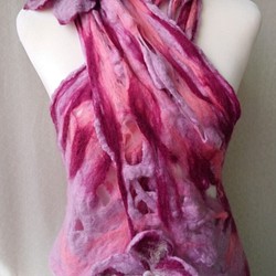 Mum羊毛氈手創作品--紫粉色系.花花飾界圍巾/衣飾 第1張的照片