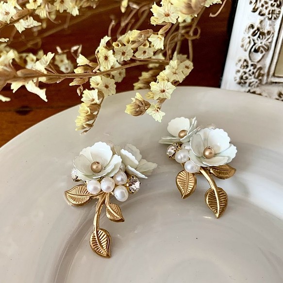 再販 Vintage White Flower ２つ花 イヤリング ピアス イヤリング ノンホールピアス Emma 通販 Creema クリーマ ハンドメイド 手作り クラフト作品の販売サイト