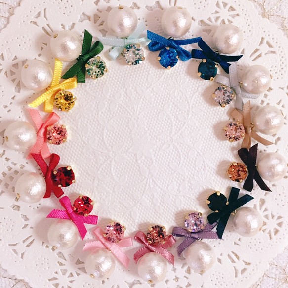15種顏色可供選擇◎也適合送禮！棉珍珠和緞帶簡約寶石耳環 第1張的照片