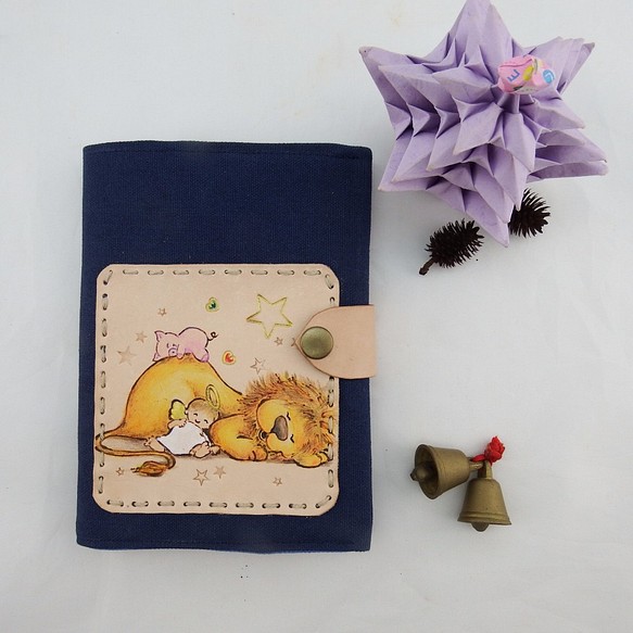 【Creema禮物季】天使 獅子 粉紅豬的平安夜皮革筆記本手帳書札書衣 第1張的照片