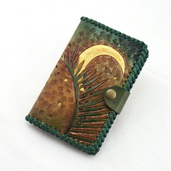 山棕月(傳統雕)皮革護照夾 第1張的照片
