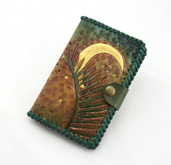 山棕月(傳統雕)皮革護照夾 第1張的照片