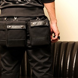 BLACK x BLACK-手做皮革帆布掀蓋式相機/腰包 第1張的照片