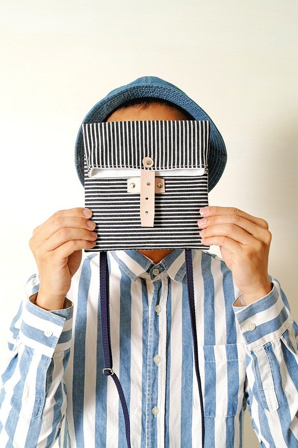 STRIPE-手做皮革條紋丹寧帆布折疊式斜側揹/相機/收納包 第1張的照片
