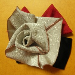 薔薇の飾り「バレッタ・芳華」 1枚目の画像
