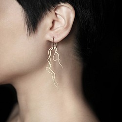 Usneoides Earrings M / Gold / E28G 1枚目の画像