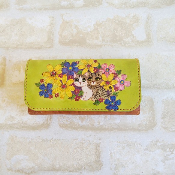 手描きの花と猫の長財布 1枚目の画像