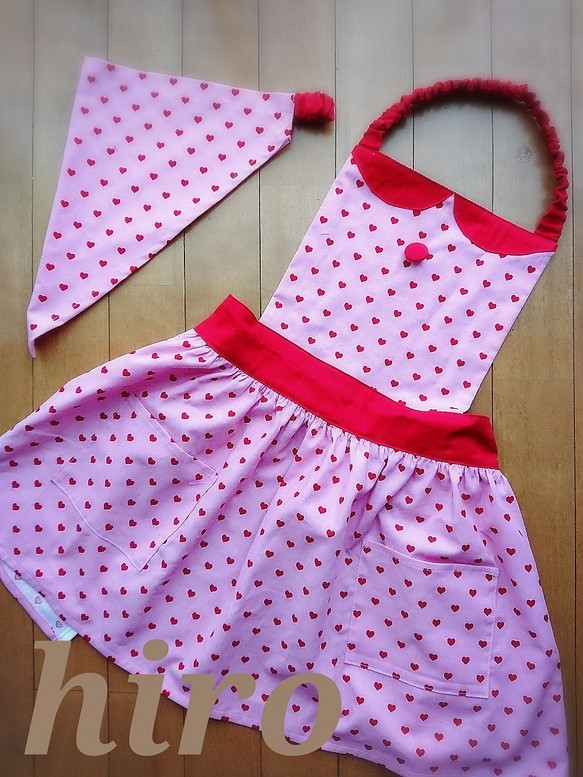 [再販]子供用 エプロン(ポケット付き)&三角巾(ピンク ハート柄) 1枚目の画像
