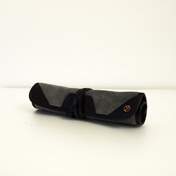 [Scroll Roll Pen Case Mini with 4 Pens] 可裝便利貼、橡皮、郵票的筆盒 鋼筆圓珠筆 牛地板 第1張的照片