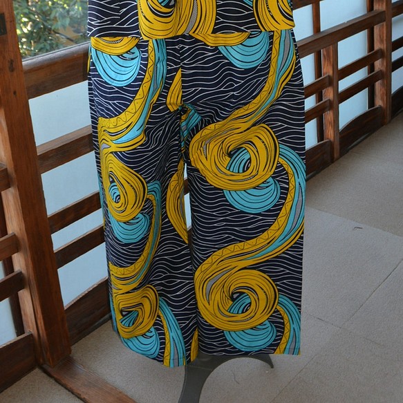 ギテンゲワイドパンツ　‐アフリカの布ギテンゲで作ったワイドパンツ（20GWPB03） 1枚目の画像