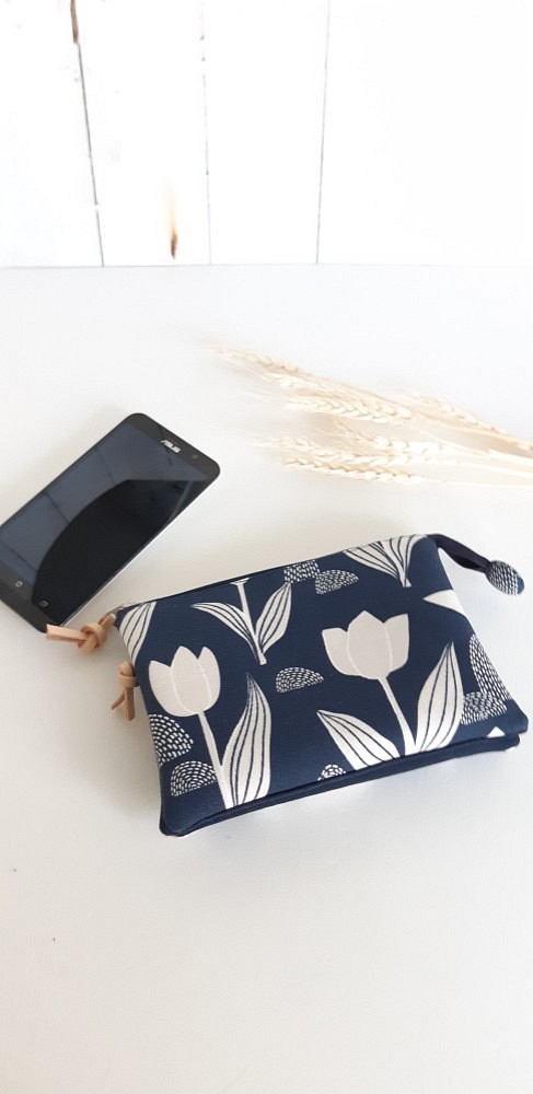 鬱金香五層手拿包(可放手機)-給心愛的人和自己實用的禮物 第1張的照片