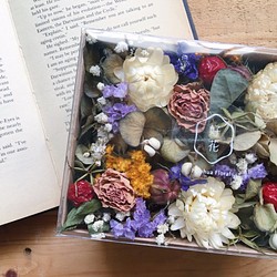【好花】乾燥花盒 紫白色系乾燥花禮 禮物小盒 畢業禮盒 生日禮物 第1張的照片