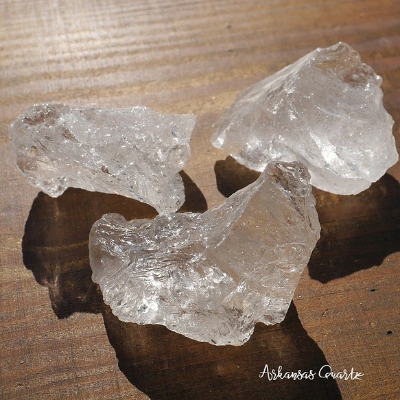 現物☆3個セット合計約79g天然石ロッククリスタル(アーカンソー産)水晶原石ラフロック[arq-210517-02] 1枚目の画像
