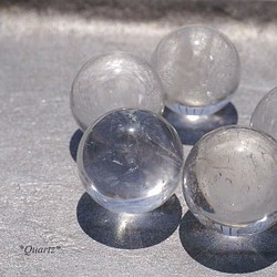 選べる♪天然石クォーツ(ブラジル産)丸玉 直径約25mm前後 約20〜23g 水晶玉[qba-170520-01] 1枚目の画像