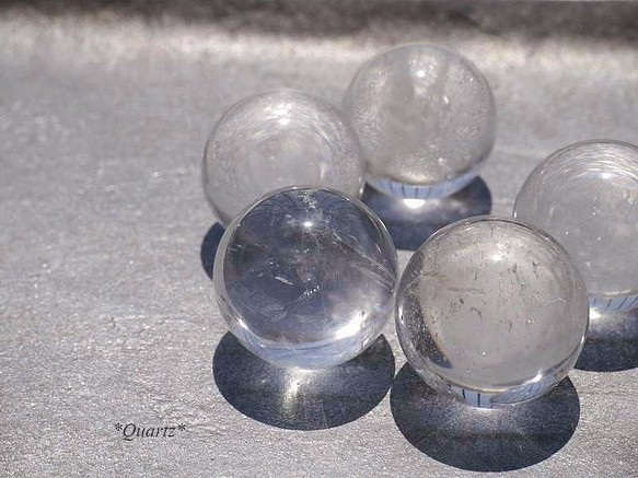 選べる♪天然石クォーツ(ブラジル産)丸玉 直径約25mm前後 約20〜23g 水晶玉[qba-170520-01] 1枚目の画像