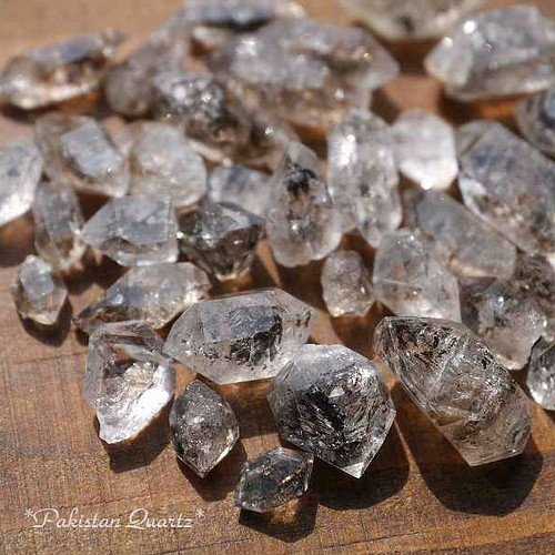 天然石パキスタン産水晶エレスチャルクォーツ原石結晶さざれ 約10g