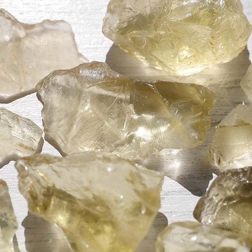 天然石レモンクォーツ(ブラジル産/硫黄水晶)ラフロック原石さざれ 約50 