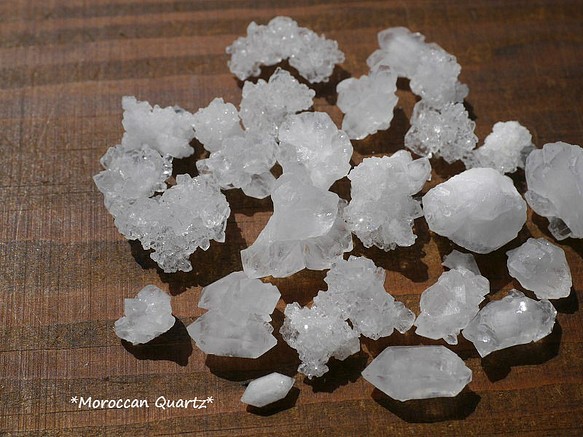 天然石モロッコ産水晶結晶ミニ原石クラスター 約15mm前後 約25～26g 穴なし[mro-180926-01] 1枚目の画像