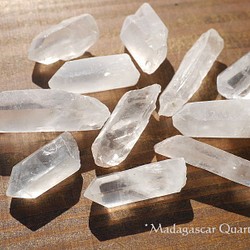 天然石マダガスカル産水晶 約50～51g 小ぶりなミックスサイズ原石結晶水晶ポイントさざれ[mq-181126-01] 1枚目の画像