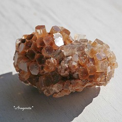 天然石アラゴナイト(モロッコ産)約39g約45mm 自然結晶原石 霰石柱状結晶鉱物[arg-200131-04] 天然石 JEMRICCO  通販｜Creema(クリーマ)