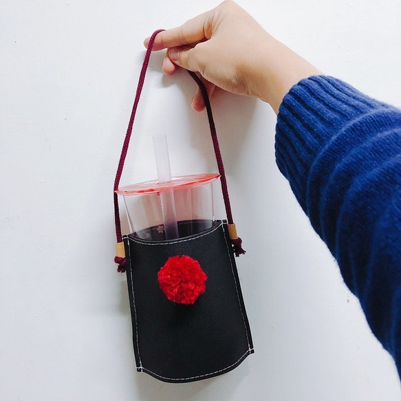[毛皮のカップ袋]黒い袋+カップは赤いボールは両面デザイン飲料カップが皮膚ラベル印刷名（英語のみ）を設定クラフト紙の袋を洗浄しま 1枚目の画像