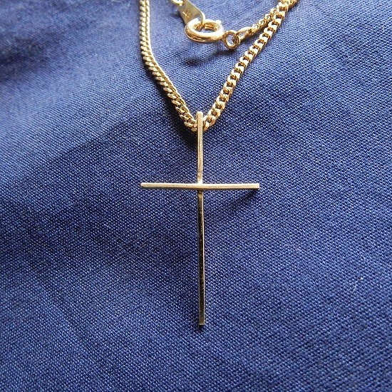 K18イエローゴールド　十字架（細）現品限り 1枚目の画像