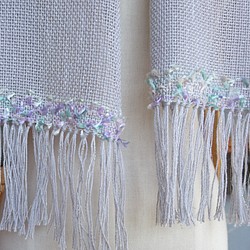 手織り・うすグレーのシルクコットンと変わり糸のストール 1枚目の画像