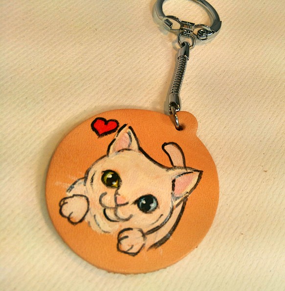 【免運費】白貓奇眼真皮鑰匙扣（我家娃可以做） 第1張的照片