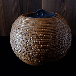 【SALE】黄土窯変裂紋水指１ 1枚目の画像