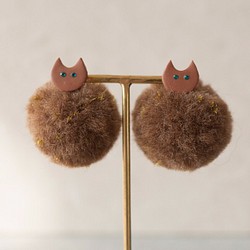 貓波姆波姆耳環/耳環（茶） 第1張的照片