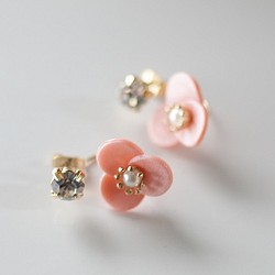 珠寶和回捕耳環的花（粉紅） 第1張的照片