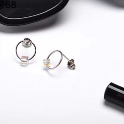 純銀925打造水晶圓形設計耳釘 第1張的照片