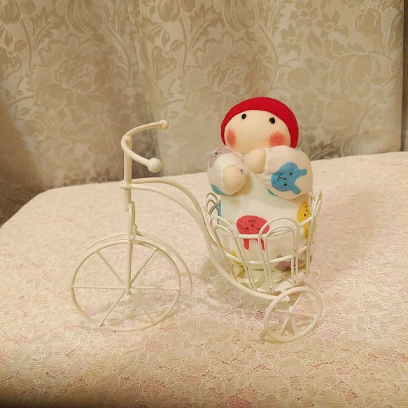 赤ちゃん人形と自転車 1枚目の画像