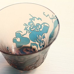 【Jyaneさまオーダー品】ガラス ぐい呑み「六瓢息災」ピンクブルー 1枚目の画像