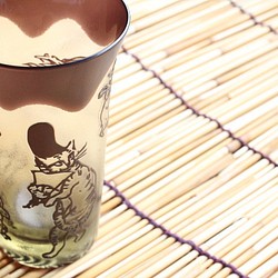 【再販】ガラス製 清酒　一口ビアグラス　鳥獣戯画＋観世水　茶紫 1枚目の画像