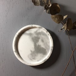 白い大理石のセメント丸型収納皿（小） 1枚目の画像