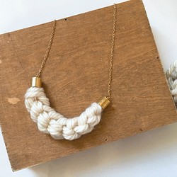 Knitted Wool Necklace - Creamy White 第1張的照片